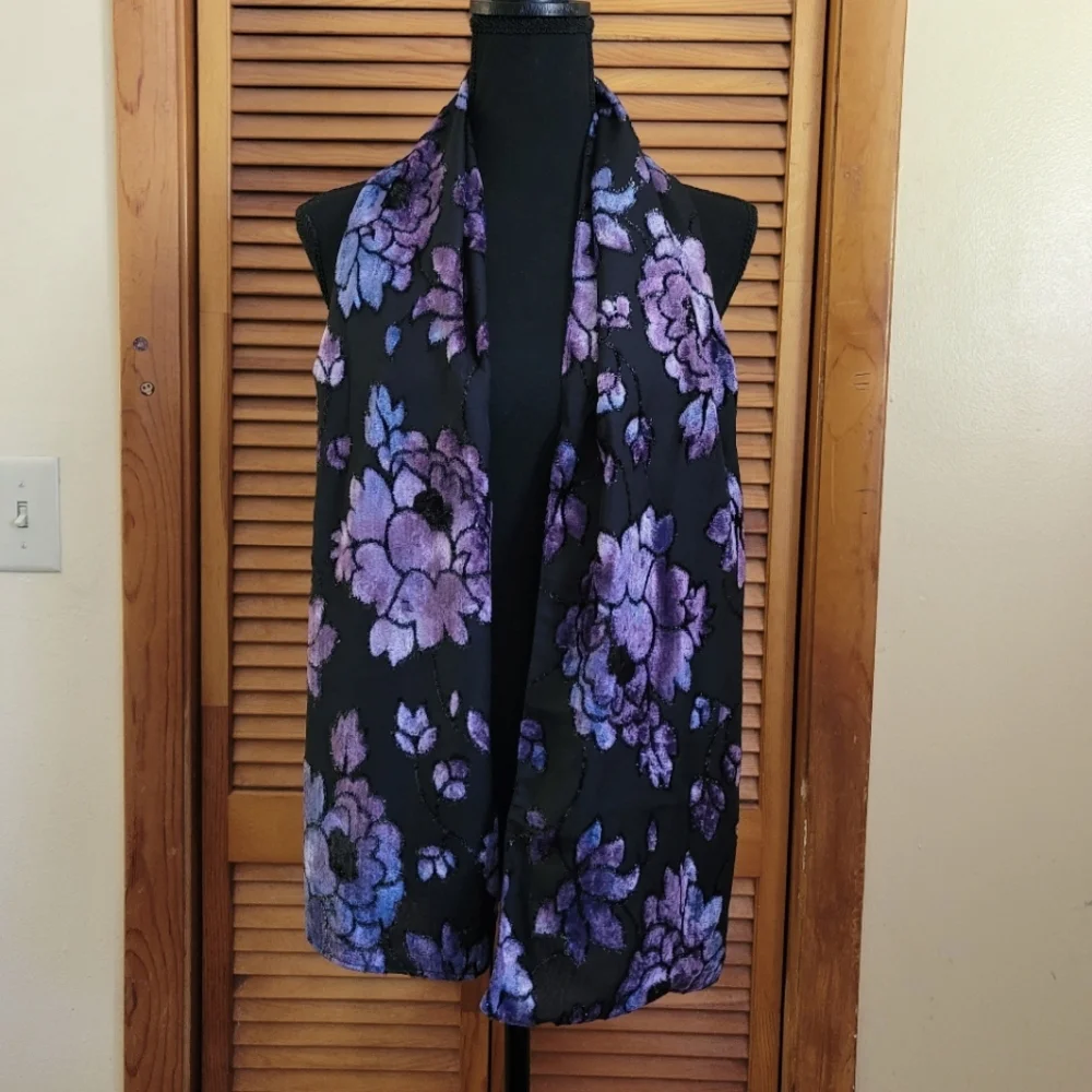 NWT Avenue Vintage Floral Sheer Scarf - Picture 3 of 4